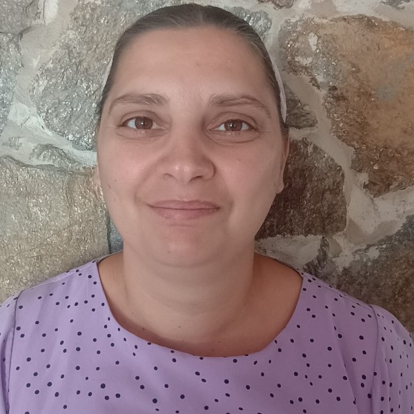 Naihart Ana - secretara asociatiei Ima Mama